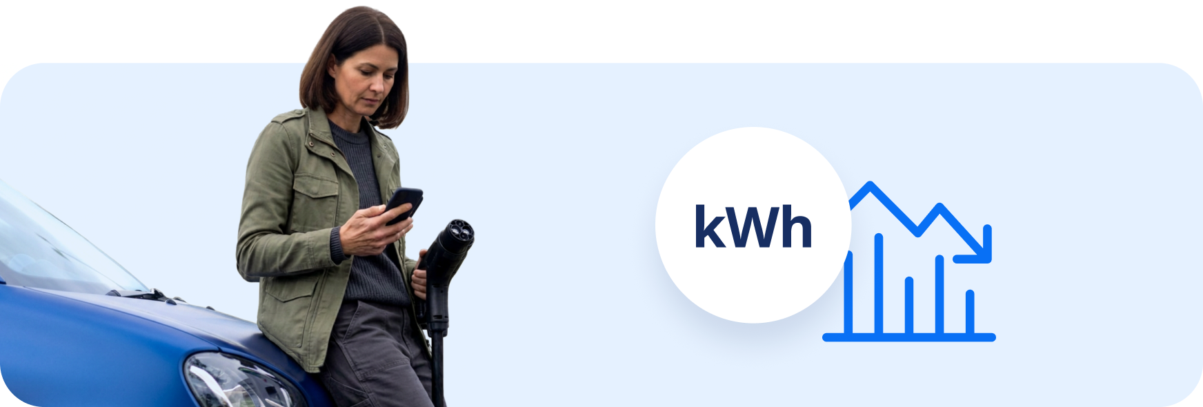 Naine loeb telefonist, kuidas vähendada kWh tarbimist.