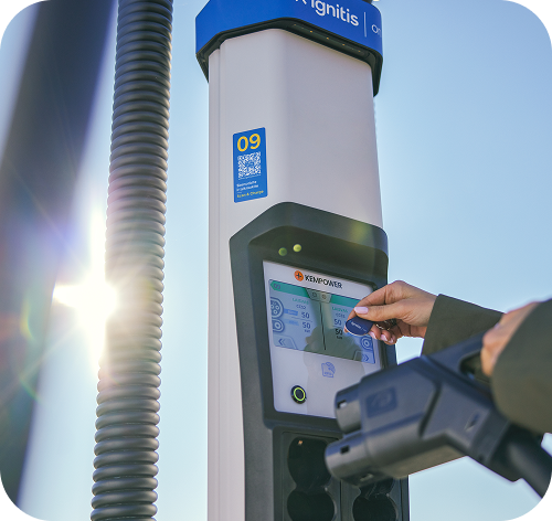 Makse RFID-võtmega Ignitis ON laadimisjaamas.