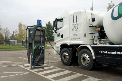 Concrete truck is charging at Ignitis ON charging station
